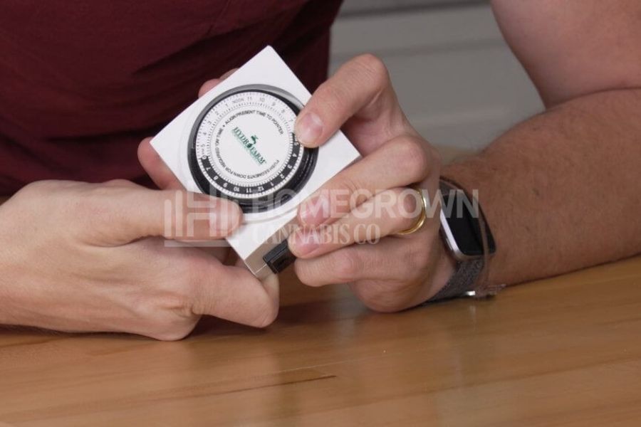 Timer for indoor grow tents.